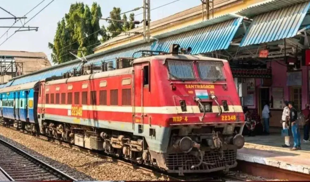 Mumbai Bengaluru Superfast train 2025 at the station platform with passengers boarding