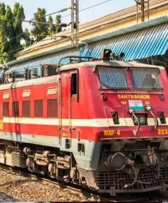 Mumbai Bengaluru Superfast train 2025 at the station platform with passengers boarding